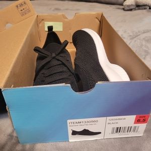 Skecher air cooledemory foam sneakers